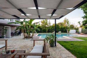 Elenas Village house - Dream apt w Pool & Terrace