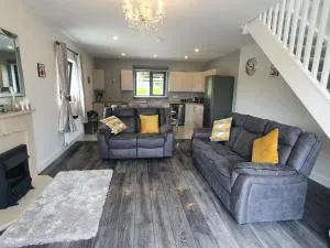 N0 2 Greystones Clock Tower Lodge - Shronacarton Cross Roads