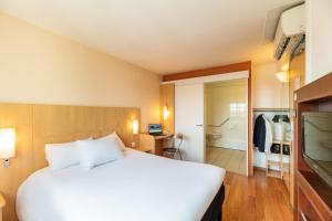 Hotels B&B HOTEL Lyon Eurexpo Bron : Chambre Double - Accessible aux Personnes à Mobilité Réduite 