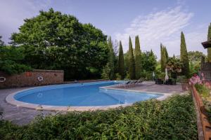 Apartment with Pool View