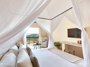 Daphnila Bungalow with Garden View room in Grecotel-LUXME Daphnila Bay Dassia