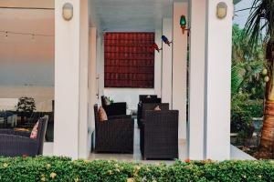 Seaside Villa & Muse Beach Resto