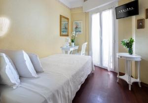Single Room with Balcony room in Hotel Admiral