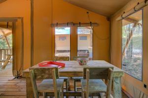 Campings Camping maeva Escapades La Pinede en Provence : photos des chambres