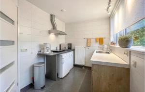 Cozy Apartment In Surhuisterveen