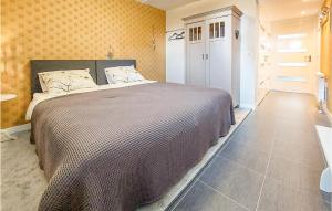 Cozy Apartment In Surhuisterveen