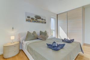 Sun Rova Luxury with Sea View and heated Pool