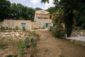 Maisons de vacances Lioux - Magnifique propriete avec vues panoramiques sur le Luberon : photos des chambres