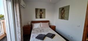 SunRise Den, a pie de playa, vista al mar y piscina