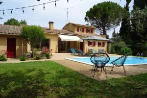 Maisons de vacances La Mesange Bleue - piscine privee : photos des chambres