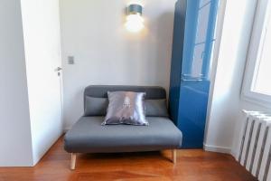 Modern apartment with 3 bedrooms balcony communal garden and AC- Benakey