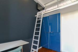 Modern apartment with 3 bedrooms balcony communal garden and AC- Benakey