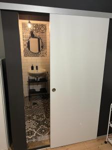 4 STARS APARTMENTS Near Airport 