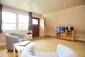 An der Steilküste Finnhütte 03