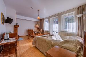 Suite with Balcony and Fireplace room in Hotel Jelita