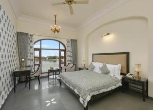 Brahma Niwas - Luxury Lake View Hotel with Infinity Pool, Udaipur
