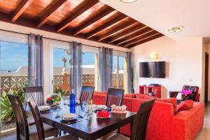 Villa Tamarindos by Villa Plus