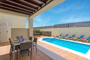 Villa Veraniego by Villa Plus