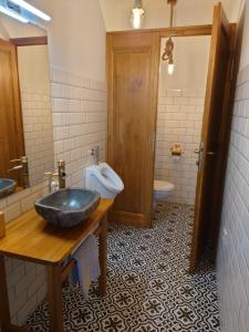 Tiszára néző heverésző - Lounger overlooking the Tisza river