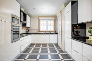 Villa Leonardo Dos by Villa Plus