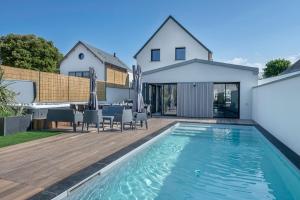 Maisons de vacances Maison moderne avec piscine et jacuzzi pour 15 personnes ! : photos des chambres