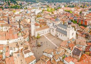 Comodo appartamento [Trento centro] Il Duomo Bianco