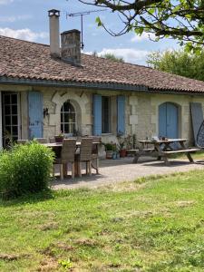 Maisons de vacances Longere charentaise en pleine campagne vallonnee. : photos des chambres