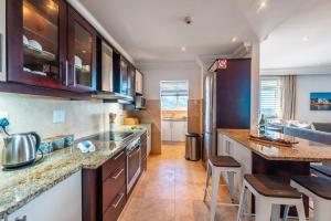 301 Ballito Manor View- Pozzie at the beach