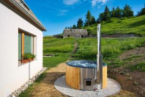 House On The Hill (Hiška Na Griču)