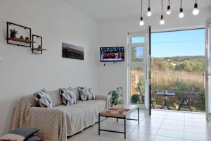 Livingfy Apt with mountain view & garden