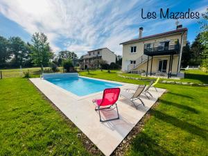 Les Mazades à 10 min de Périgueux avec piscine chauffée, meublé de tourisme classé 3 étoiles