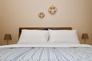 Lovely apartment by the sea.....