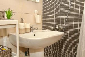 Lovely apartment by the sea.....