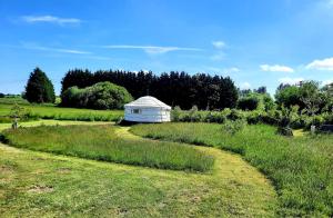 Cranfield Retreat & Glamping - Yurt & Shepherds Hut