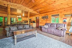 Games, Theater & Views: Gatlinburg Gem Near Trails
