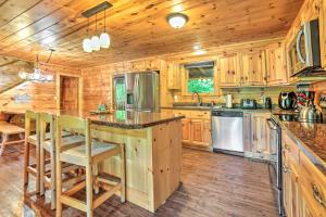 Games, Theater & Views: Gatlinburg Gem Near Trails