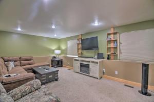 Convenient Longmont Home with Hot Tub and Sauna!