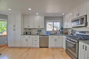 Convenient Longmont Home with Hot Tub and Sauna!