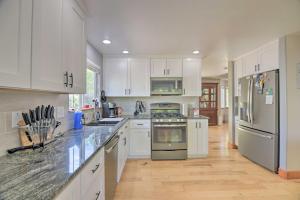 Convenient Longmont Home with Hot Tub and Sauna!