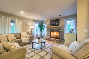 Large Yard and Games Edgewater Escape in Paupack!