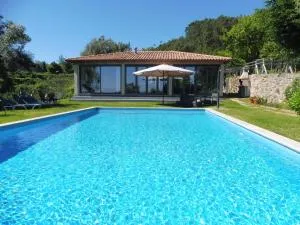 The Pool House - Longos
