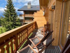 Verbier Sunny apt, fabulous view & balcony, sleeps 8