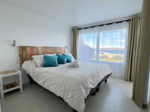 Puerto Velero Primera Línea Primer Piso con Jardín, Piscina y Playa!