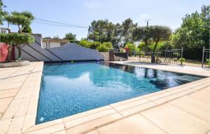 Appartements Stunning apartment in Pont-St-Esprit with Outdoor swimming pool and WiFi : photos des chambres
