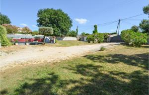 Appartements Stunning apartment in Pont-St-Esprit with Outdoor swimming pool and WiFi : photos des chambres