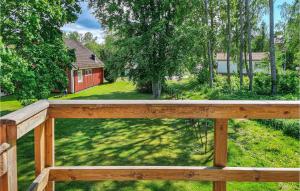 1 Bedroom Cozy Apartment In Gullspång