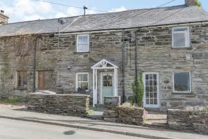 2 Bryn Tirion - Trawsfynydd