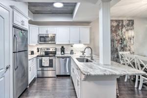 Classy Resort Condo with Balcony Walk to Beach