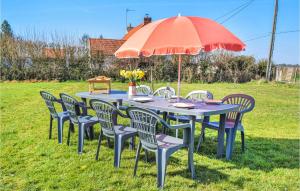 Maisons de vacances Pet Friendly Home In La Meauffe With Indoor Swimming Pool : photos des chambres