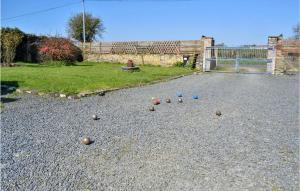Maisons de vacances Pet Friendly Home In La Meauffe With Indoor Swimming Pool : photos des chambres